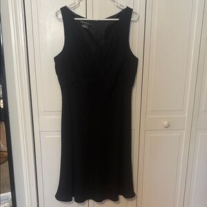 Jones Wear Elegant Black Sleeveless Midi Dress